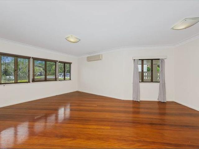 Comfortable 3 Bedroom Home in Great Location