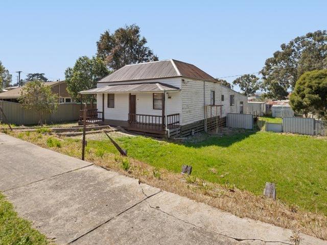 Comfortable 3 Bedroom Home, including monthly gardening