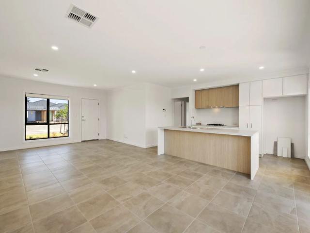Comfortable 3 Bedroom Home – Northern Expressway Location