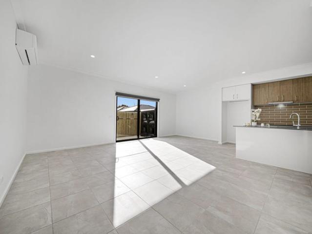 Comfortable 3 Bedroom Living in a Quiet Sunbury Mews