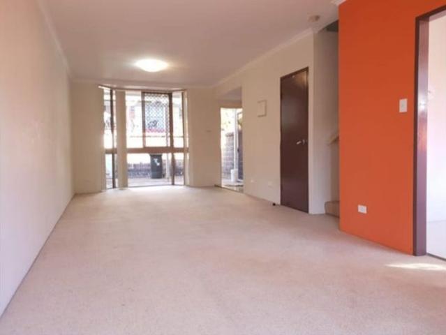 Comfortable 3 bedroom townhouse located in a quiet street in Carlingford