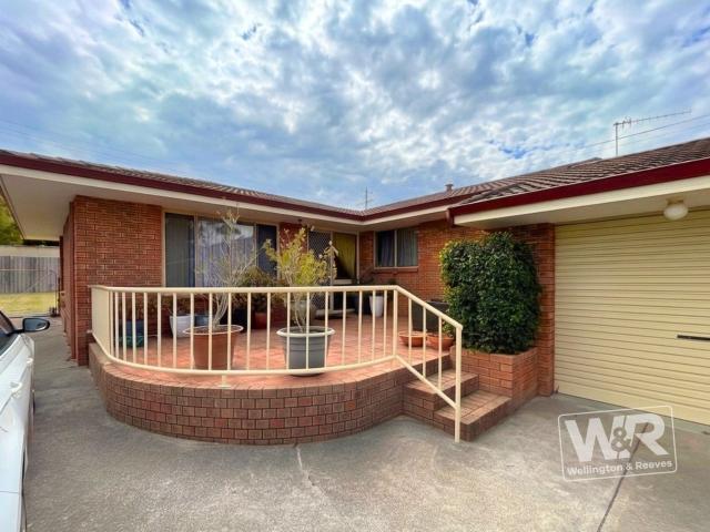COMFORTABLE 3 BEDROOM UNIT WITH LARGE YARD