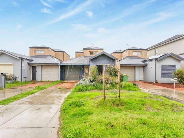 Comfortable 3x2 Townhouse within Walking Distance to Westfield Carousel