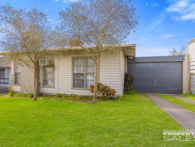 Comfortable Three Bed Two Bathroom with Versatility & Views