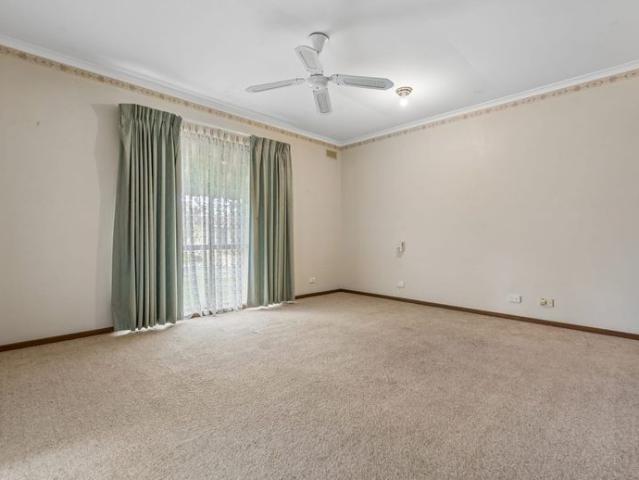 Comfortable Three Bedroom Family Home in Flora Hill