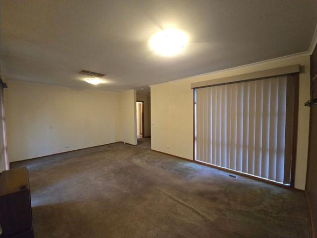 Comfortable Three Bedroom Family Home with Ducted Heating in Hampton Park