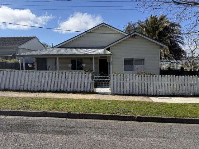 Comfortable Three Bedroom Home Close to Town
