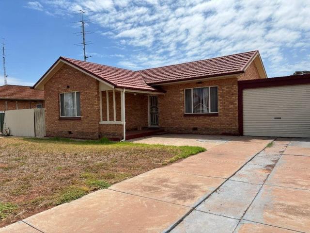 Comfortable Three Bedroom Home close to the beach