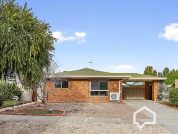 Comfortable Three Bedroom Home in Convenient White Hills Location