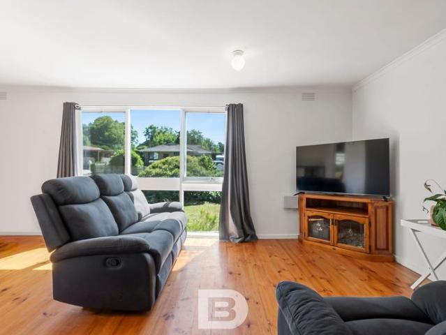 Comfortable Three Bedroom Home in Convenient Woodend Location