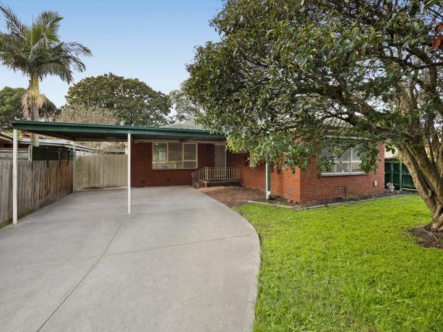 Comfortable Three Bedroom Home in a Convenient Cranbourne Location!