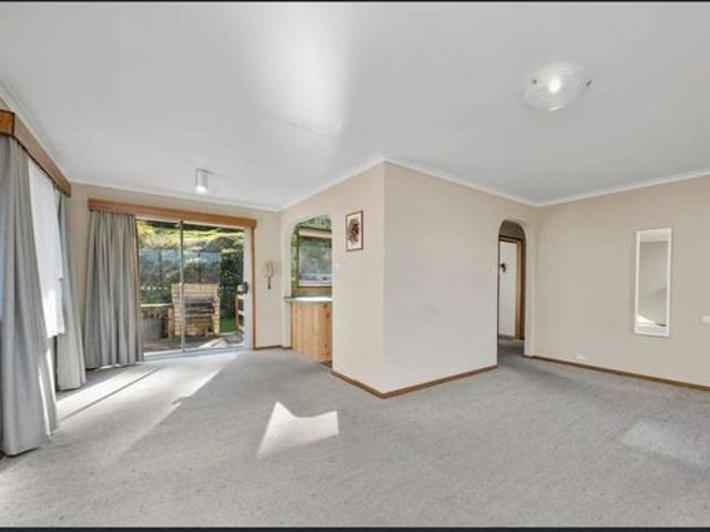 Comfortable Three Bedroom Home in a Convenient Glenorchy Location