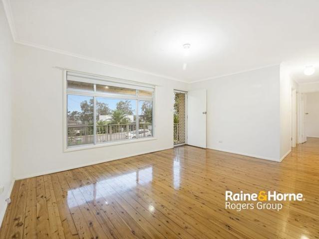 Comfortable Three Bedroom Home in a Lakeside Location