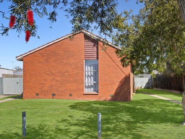 Comfortable Three Bedroom Home in a Perfect Location!