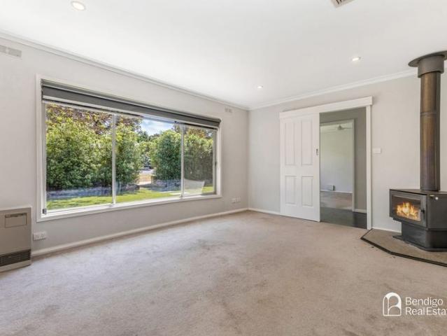 COMFORTABLE THREE BEDROOM HOME IN NORTH BENDIGO