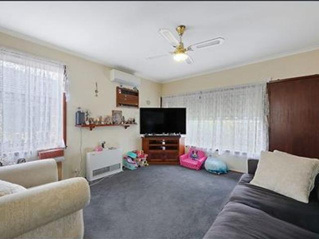 Comfortable Three Bedroom Home Right Here In Traralgon