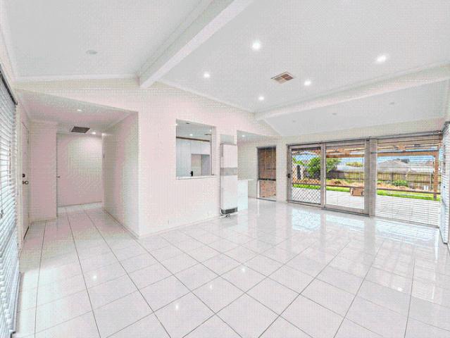 Comfortable Three Bedroom Home with Ducted Heating & Utilities Included in Hampton Park