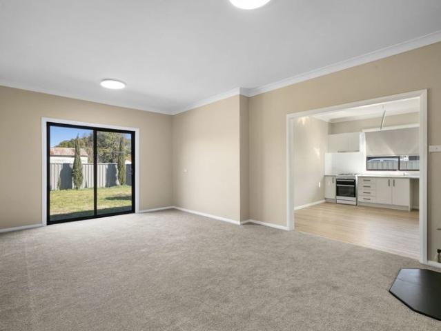 Comfortable Three Bedroom Home close to CBD