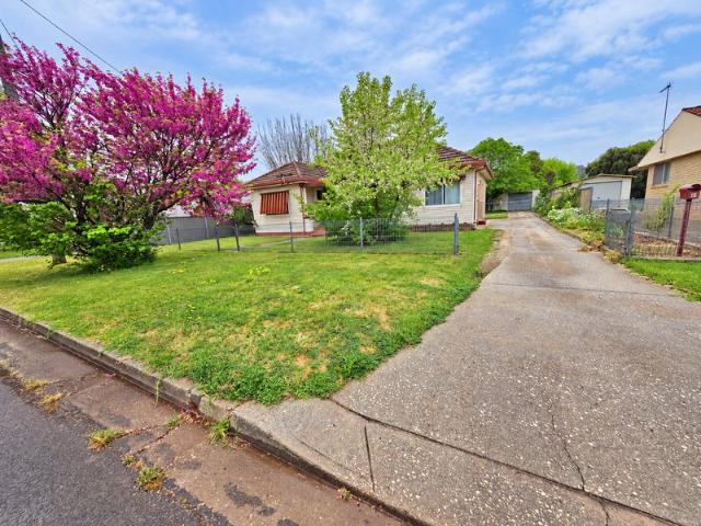 Comfortable Three Bedroom Home with Fully Enclosed Yard | 15 Lee Street, Cowra