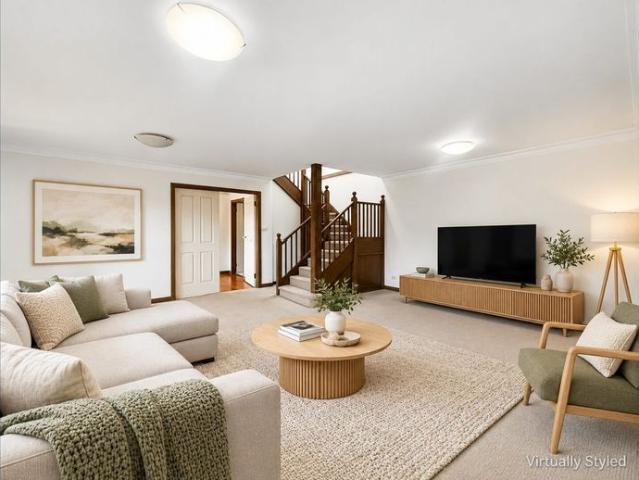 Comfortable three bedroom residence in quiet North Ryde setting
