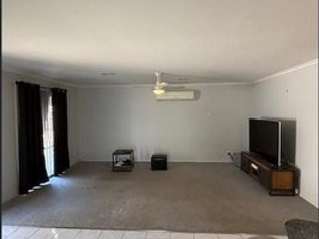 Comfortable Three Bedroom Unit in Quiet Location