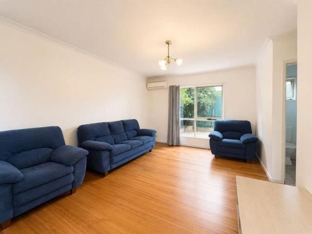 Comfortable Townhouse in a Prime Hughesdale Location Close to Chadstone & Monash University