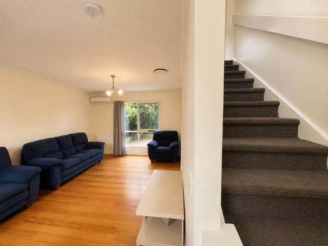 Comfortable Townhouse in a Prime Hughesdale Location – Close to Chadstone & Monash University