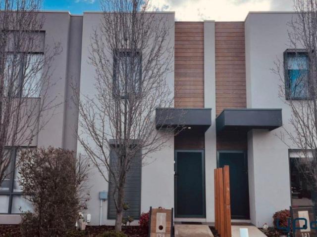 Comfortable Townhouse Just Minutes from Local Amenities
