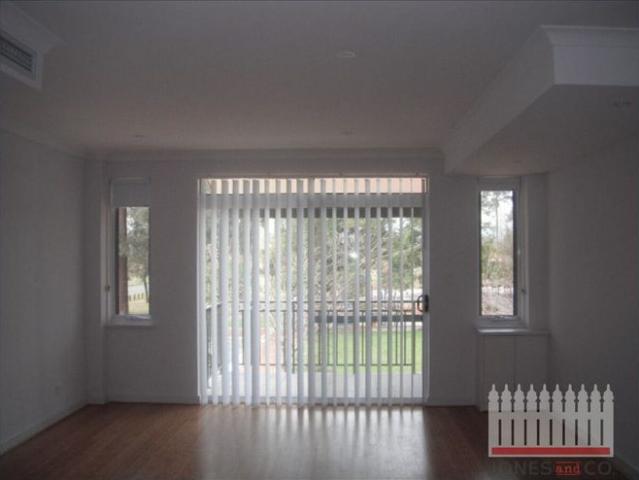 Comfortable Townhouse Living in Ellenbrook