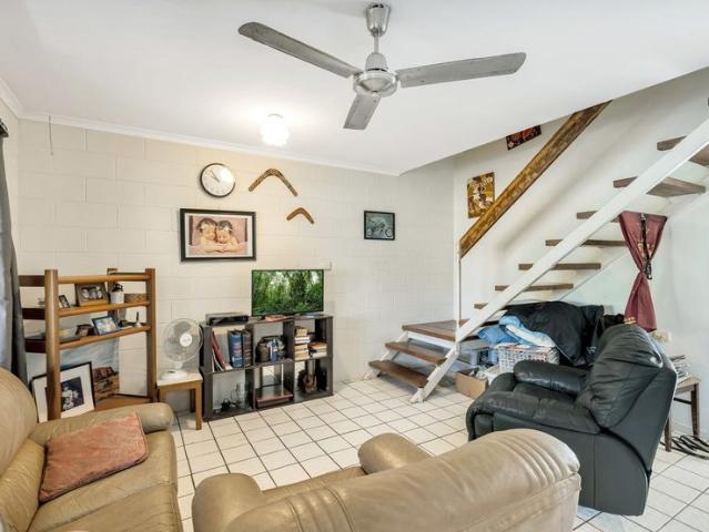 Comfortable Two Bedroom Townhouse in Convenient Woree Location