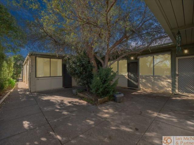 Comfortable Two Bedroom Townhouse in a Convenient Crestwood Location