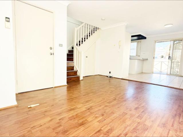 Comfortable Two Bedroom Townhouse with Additional Study Space