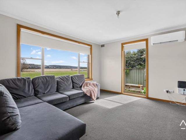 Comfortable Two Bedroom Unit in a Convenient Location