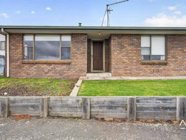 Comfortable Two Bedroom Unit in a Convenient Location