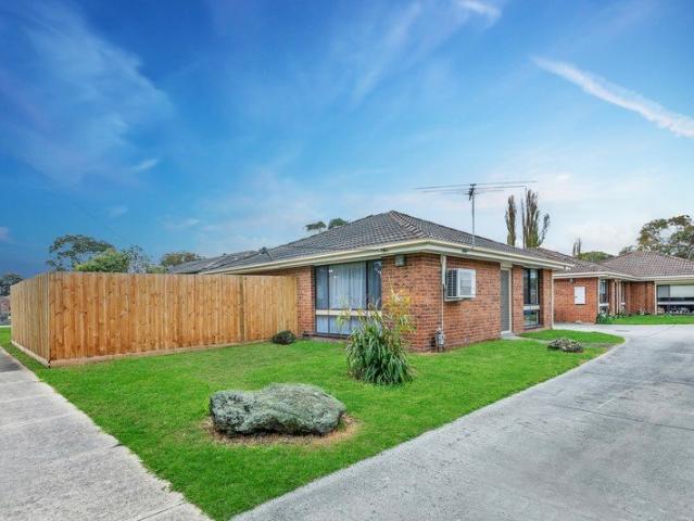 COMFORTABLE TWO BEDROOM UNIT IN A PRIME CRANBOURNE LOCATION!