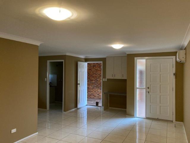 Comfortable Two Bedroom Unit in Convenient Centenary Heights Location