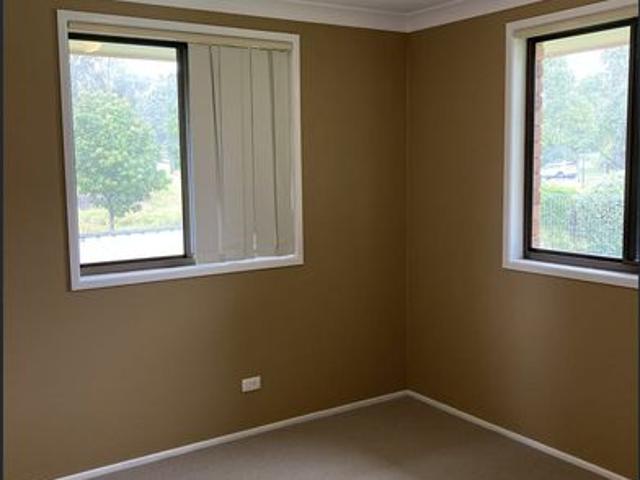 Comfortable Two Bedroom Unit in Convenient Centenary Heights Location