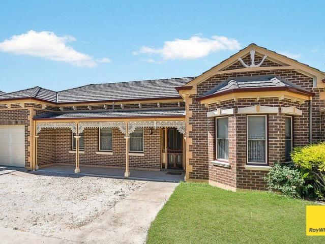 Comfortable Two Bedroom Unit in Convenient Flora Hill Location