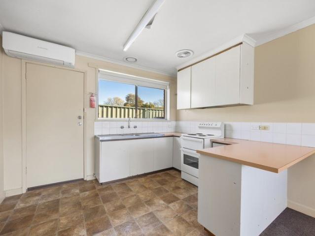 Comfortable Two Bedroom Unit in Convenient Location