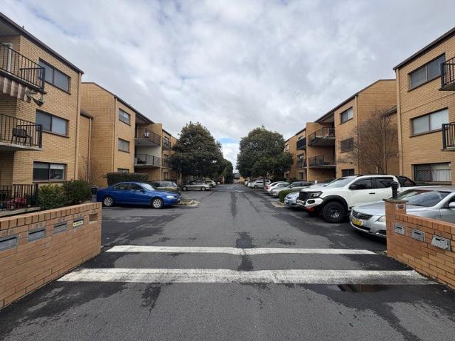 Comfortable Two Bedroom Unit in Convenient Location