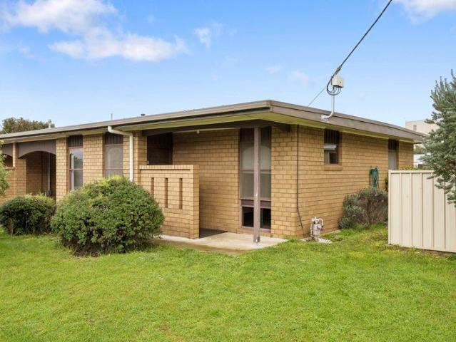 Comfortable Two Bedroom Unit in Convenient Location