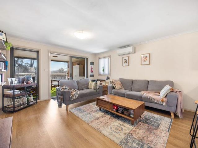 Comfortable Two Bedroom Unit in Convenient Queanbeyan Location