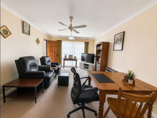 Comfortable Two Bedroom Unit with Private Courtyard