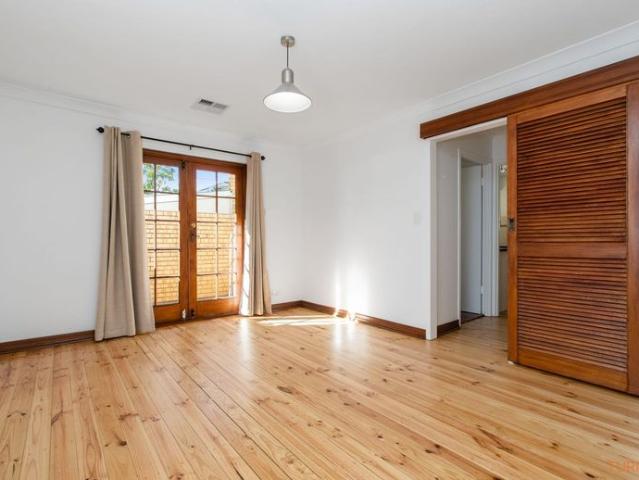 Comfortable Two Bedroom Unit with private courtyard