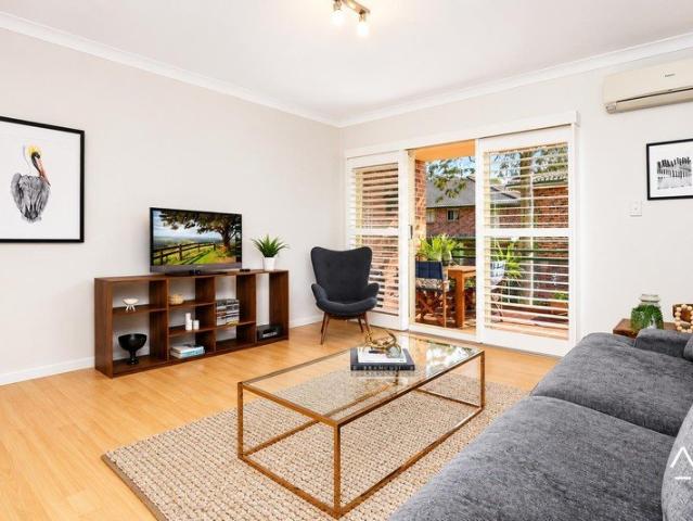 Comfortable Two Bedroom Apartment with Two Private Balconies