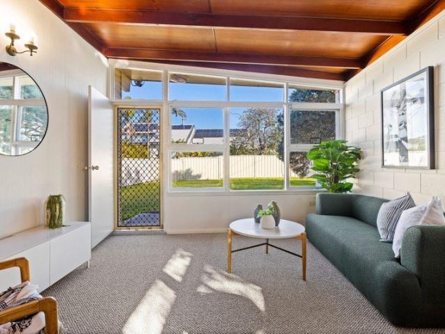 Comfortable two bedroom flat in convenient location
