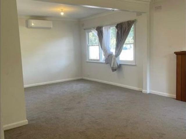 Comfortable Two Bedroom Home in Convenient Bayswater Location