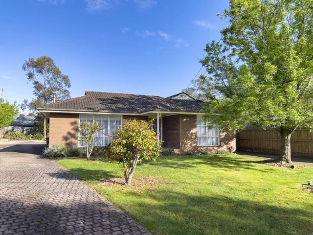 Comfortable Two Bedroom Home in Convenient Location