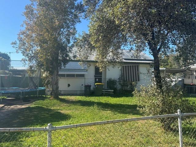 Comfortable Two Bedroom Home with Sleepout
