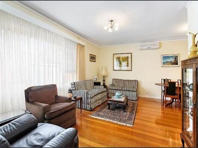 Comfortable Two Bedroom Living in a Convenient Caulfield Setting
